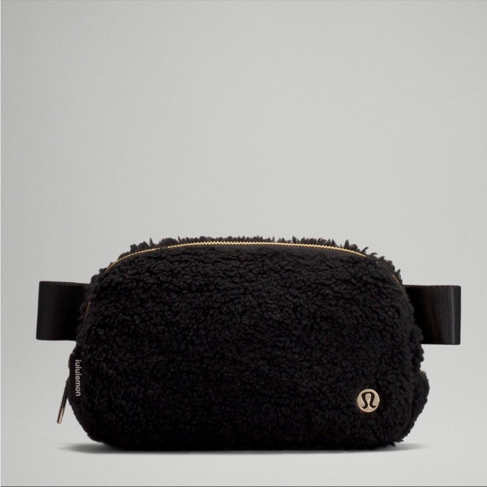 Everywhere belt bag black fleece
